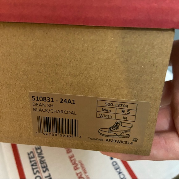 Levi’s Faux Leather Black Hiker Chukka Boots - Picture 8 of 8